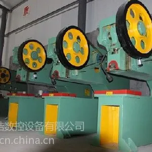 供应【送料机】专业生产机柜自动送料机山东潍坊18753655793