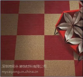 供应方块地毯可以细分为多种产品:底部区分有PVC底方块地毯,沥青底方块地毯,无纺布软底方块地毯。