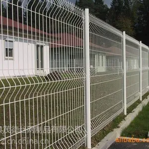 厂家供应喷塑桃型柱生活区隔离栏-茂德三角折弯隔离栏