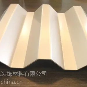 体育馆1.5厚仿木纹聚酯粉铝板幕墙优点