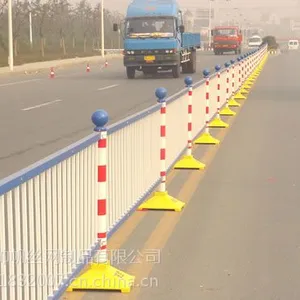 供应公路隔离栅，交通护栏，锌钢护栏网，河道防护隔离网，***围网。