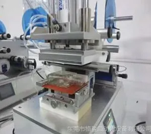 扁酒瓶贴标机/半自动贴标机---电子、酒业等产品自动贴标