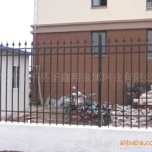 供应包头市宝圣鑫铁艺栅栏网-双边丝护栏网-框架护栏网专家