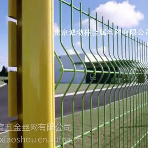 供应厂家直销双边丝护栏网 围栏网 圈地防护网 高速公路围网 浸塑网片