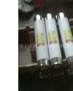 供应XRNM-7.2/100A 插入式,母线式限流熔断器尺寸:76*403