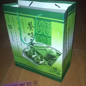 供应定做纸袋环保购物袋手提袋黑卡服装袋牛皮纸广告袋礼品袋水果箱