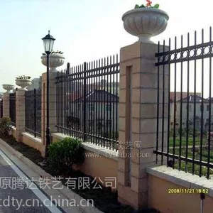 供应供应太原铁艺围栏太原铁艺大门太原铁艺楼梯太原伸缩门