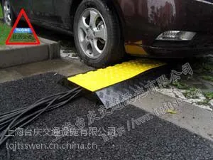 地面使用线槽板出租-橡胶过线板
