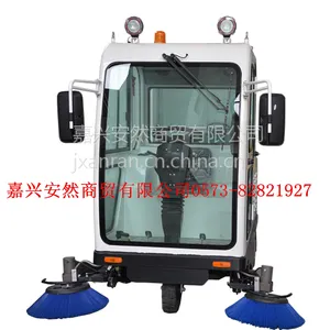 街道扫地车 KL-1800全封闭驾驶式电动扫地车