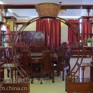 珑玲雅致客厅博古架装饰