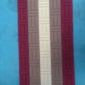 ��������ɫ���ڵ�̺�ص�