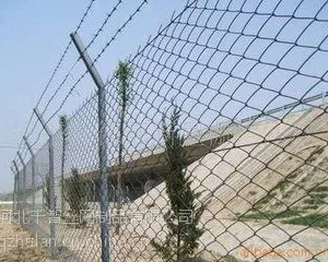 铁丝护栏网价格千智护栏网厂专业供应铁丝网围栏价格