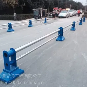 【成都非机隔离栏|道路护栏尺寸|市政道路隔离栏|隔离栏厂家|隔离栏维护】