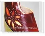供应自动送料雪地靴面料毛绒布料皮革切割下料机