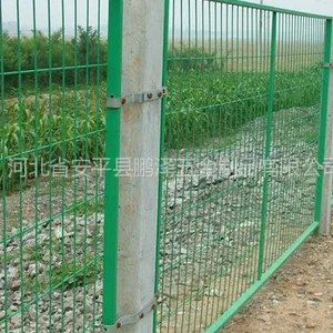 供应马场圈地用什么网子好/马场专用铁丝围栏网/鹏泽直接生产商
