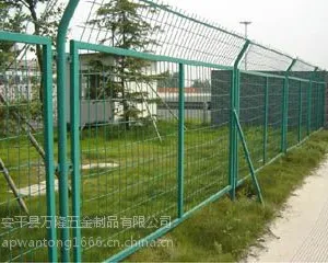 【厂家直销】万隆山东绿色苹果园隔离栅专业生产厂家