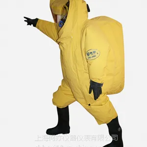 FH-2ND半封闭式二级轻型防化服适用于在移动工作环境中使用,比如消防、军工、船舶、石油、化工、喷漆