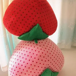 供应创意水果粉红草莓抱枕水果时尚饰品