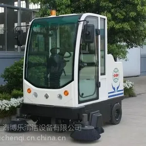 全封闭驾驶式道路清扫车