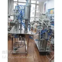 供应山东液体半自动泡沫填缝剂灌装设备专业制造一体机/气雾剂