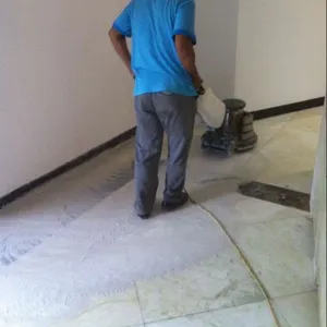 二手房地板打磨大理石地板老化无光*缝隙变黑*花都区石材翻新专家修复