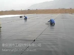 台儿庄藕池土工膜施工方法