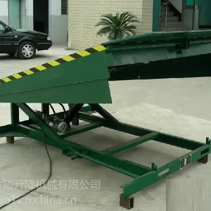 ��ͼ�����ٹ̶�ʽҺѹװжƽ̨���ǳ��ţ�����ƽ̨����������˶Ϊ������