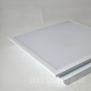 供应乳白罩灯盘，LED暗装格栅灯盘，T8乳白胶片灯盘