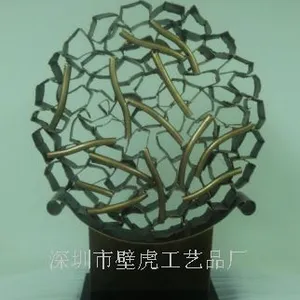 后现代金属雕塑摆件 深圳金属工艺品厂‖铁艺镂空雕塑‖金属牛角雕塑‖金属艺术品定制