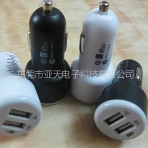 供应亚天厂家供应迷你双usb车充、双usb车载充电器 IPAD苹果三星手机车载充电器标准2.1A迷你车充