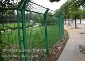 铁路护栏网 隔离栅 主营公路护栏网 ,框架护栏网