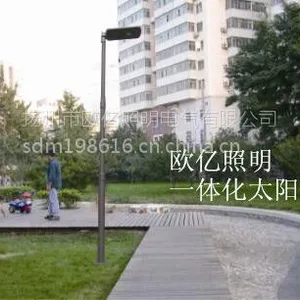 厂家直销山西省运城市3.5米10W锂电一体化人体感应太阳能灯样式美观/运输方便