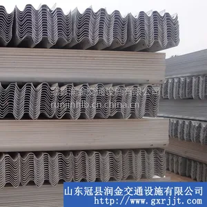 公路波形护栏板生产厂家--山东冠县润金护栏