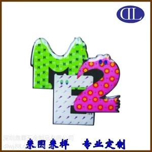 深圳鼎霖是印刷滴胶徽章定制厂 企业周年庆欧式纪念礼品铁质金属胸章