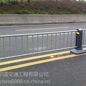 【成都道路隔离栏|道路护栏价格】机动车隔离栏|交通隔离护栏