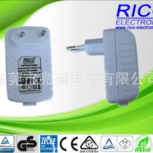 供应白色外壳24V6W恒压小台灯电源.TUV.GS.CE61347标准认证电源