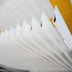 供应工程滴水型铝挂片天花 叶片天花价格