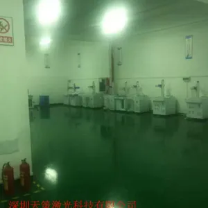 供应深圳非金属激光打标机30瓦CO2激光镭雕机