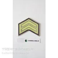 地铁自发光指示牌-楼梯地铁站粘贴有自发光指示牌 环线地铁新添可自发光的绿色向导标志牌