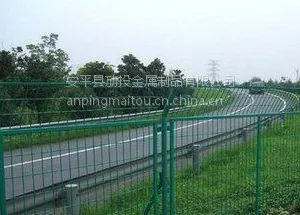 供应劢投各种铁路围栏网，高速公路护栏网，场地围网