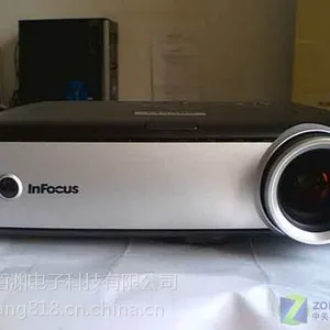 爱普生投影机开机后, 绿灯闪烁一分钟后红灯亮关机
