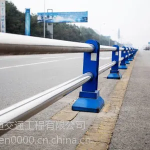 【成都不锈钢交通护栏|交通护栏产品|道路隔离栏型号|锌钢隔离栏规格】
