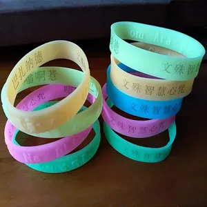 厂家直销定制文殊智慧心咒硅胶夜光手环***橡胶手环法会小赠品