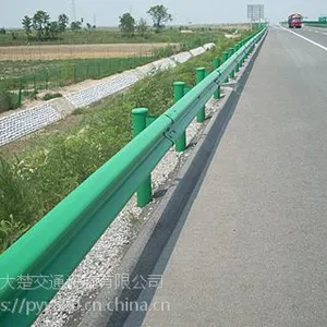 高速公路波形护栏厂家Q235防撞栏 -大楚护栏 13517220070