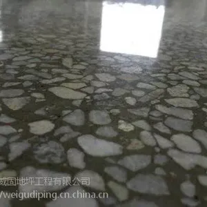 东莞长安仓库地面起砂起灰了用什么办法处理-密封固化剂耐磨地坪施工