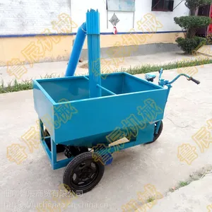 新款鲁辰电动喂料机多功能自走式养殖场上料机