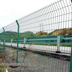 安平朗利公路护栏网,专业护栏网厂家,采用优质低碳钢丝,浸塑处理,规格齐全,可订做,大量采用