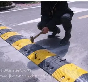 重庆专业减速带生产 批发 销售 安装施工队伍公司