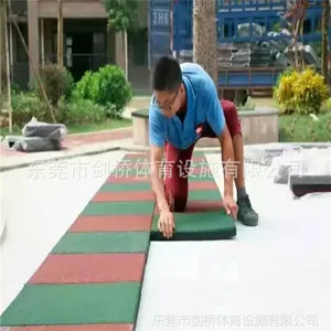 ��ɳ�������𽺵ص�ʩ�� ѧУ�������˶����� �����ε����𽺵�ש