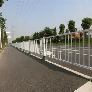 路中央反光隔离栏 公路隔离栅 市政护栏现货
